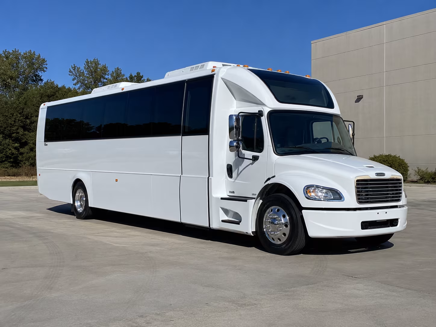 brentwood 28 passenger party bus