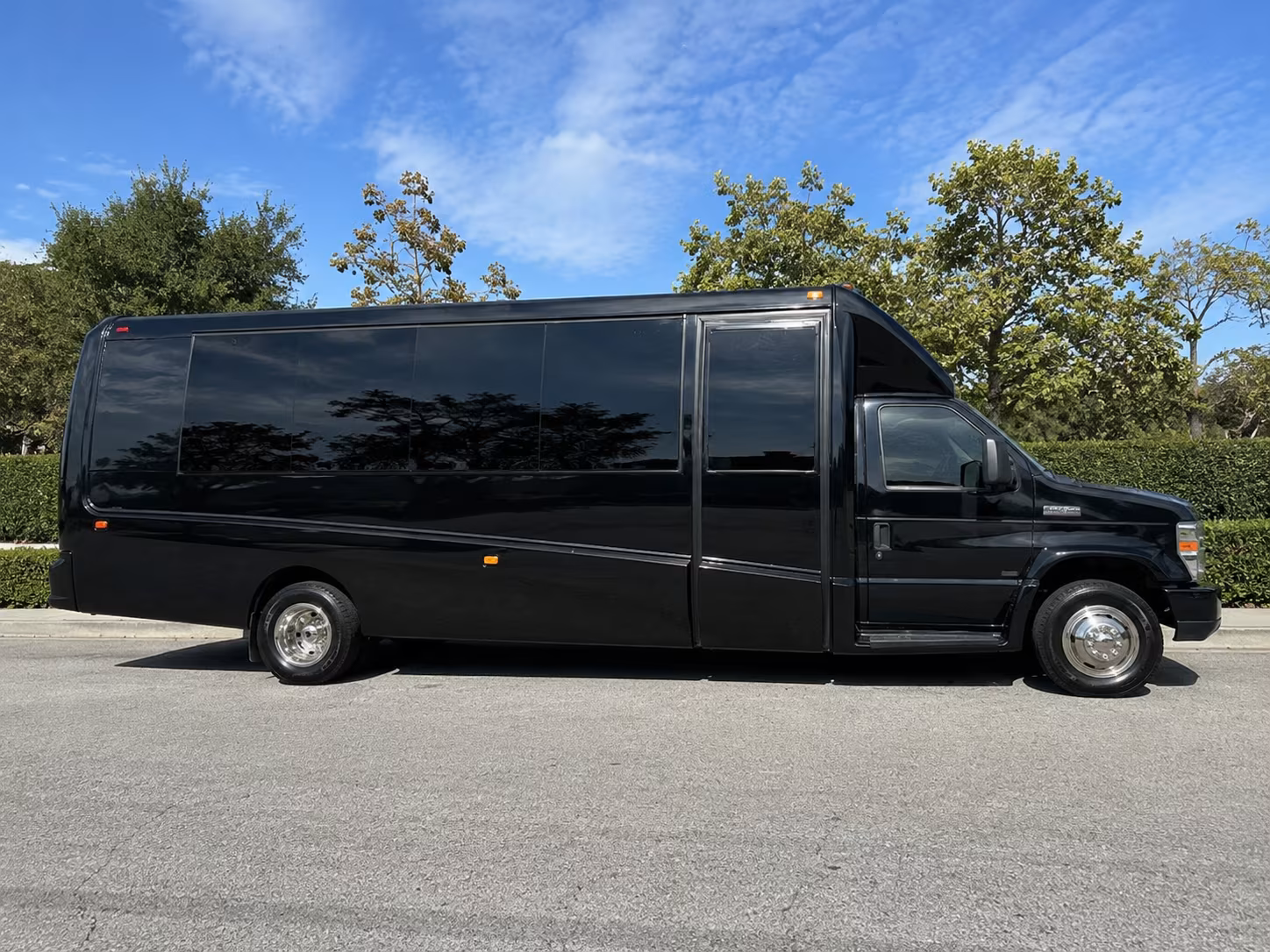 bus rentals for bands performers and touring groups through the bay area