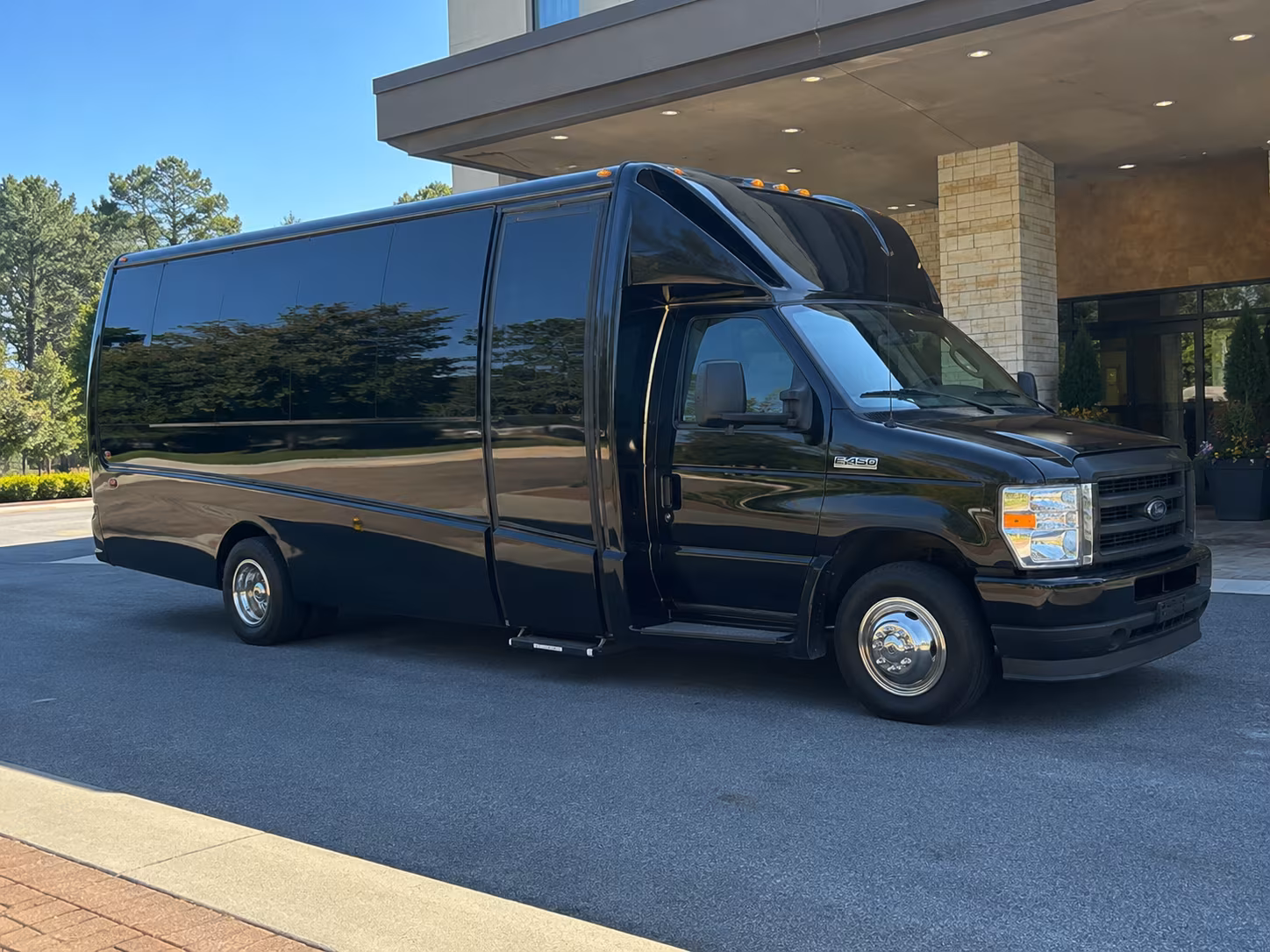 concert bus rentals for groups heading to san francisco venues